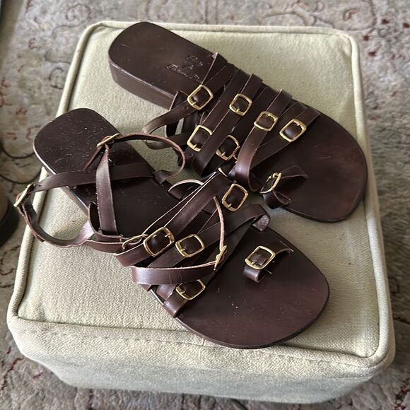 Society for Rational Dress. Buckle up! Brown leather flats with gold hardware. - Picture 4 of 5